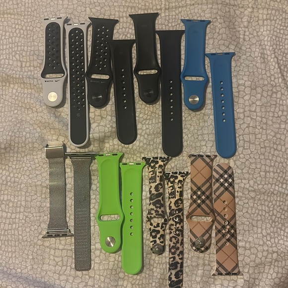 Apple watch bands all are small/medium and two are medium/large. fit 38MM - Picture 1 of 2